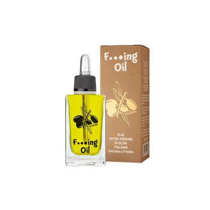 Hochwertiges italienisches Olivenöl, welches aus der traditionellen Coratina-Olive gewonnen wird, die seit Jahrhunderten in den historischen Olivenhainen nördlich von Bari in Apulien kultiviert wird.