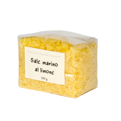 Meersalz mit Zitronengeschmack aus Italien. Ideal zum Würzen von Fisch, Geflügel, Gemüse, Salaten oder für feine Dressings und Marinaden.