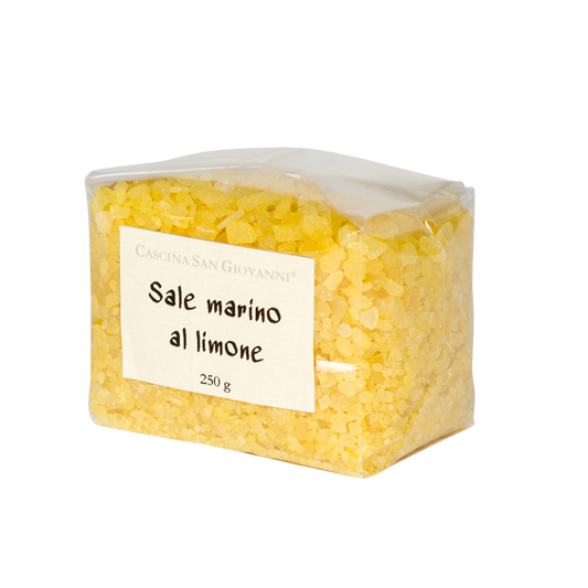 Meersalz mit Zitronengeschmack aus Italien. Ideal zum Würzen von Fisch, Geflügel, Gemüse, Salaten oder für feine Dressings und Marinaden.